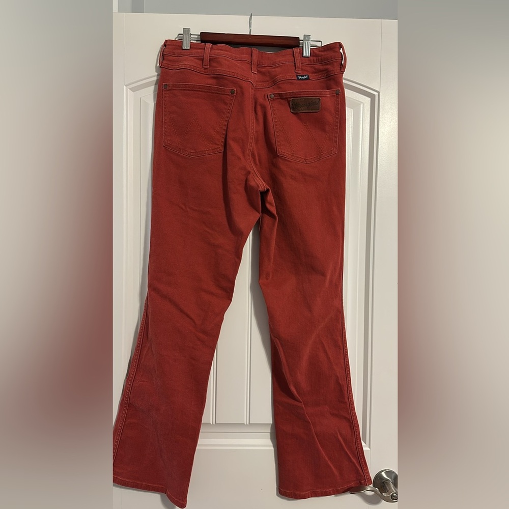 Wrangler women’s Rust Bootcut Jeans - Picture 4 of 8
